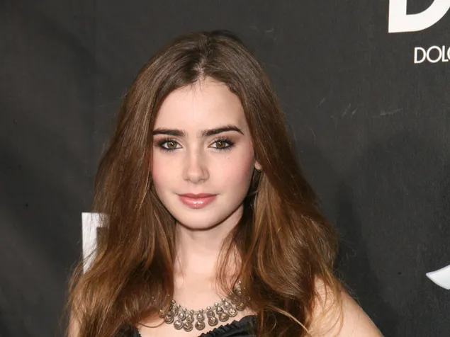Aktris Cantik - Lily Collins 2K wallpaper