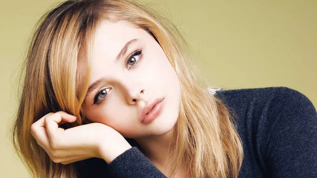 קלואי גרייס מורץ המהממת 2K טפט