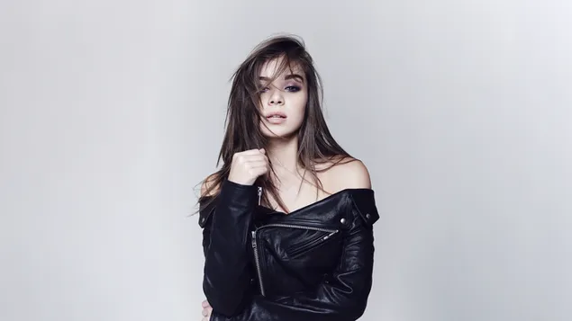 Gyönyörű Hailey Steinfeld 4K háttérkép