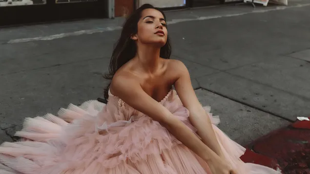 Taustakuva Upea "Isabela Merced" Pretty Peachy -mekossa 4K