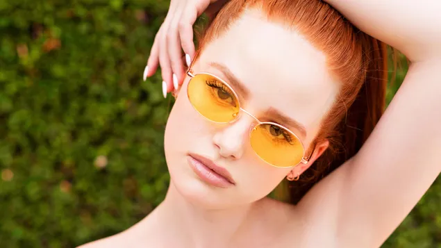 화려한 'Madelaine Petsch' - 미국 여배우 4K 배경화면