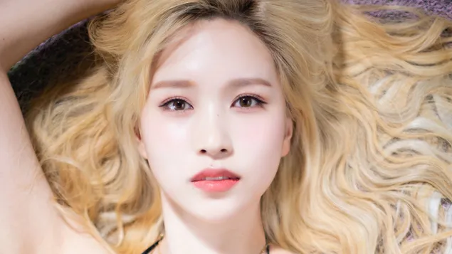 مینا باشکوه در «More & More» MV (2020) فیلمبرداری از Twice [گروه K-Pop] کاغذدیواری  4K