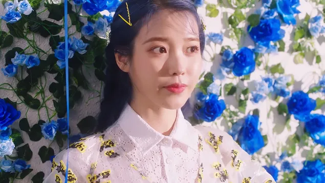 「ブルーミング」ソングシュートのゴージャスな歌手IU（イ・ジウン） 4K 壁紙