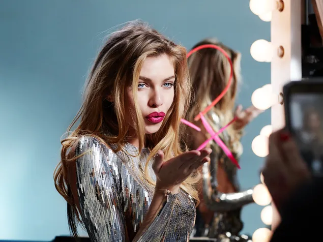 Muhteşem 'Stella Maxwell' Öpücük Üfleme | İrlanda Modeli 4K duvar kağıdı