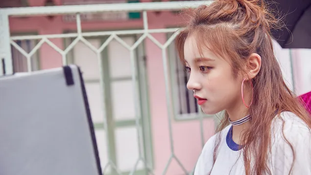 (여자)아이들 (K-pop Band)의 화려한 'Yuqi' 4K 배경화면