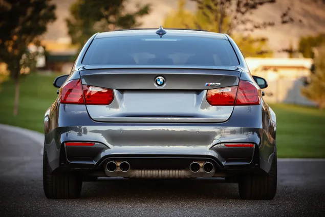 Grå BMW bil på vejen download
