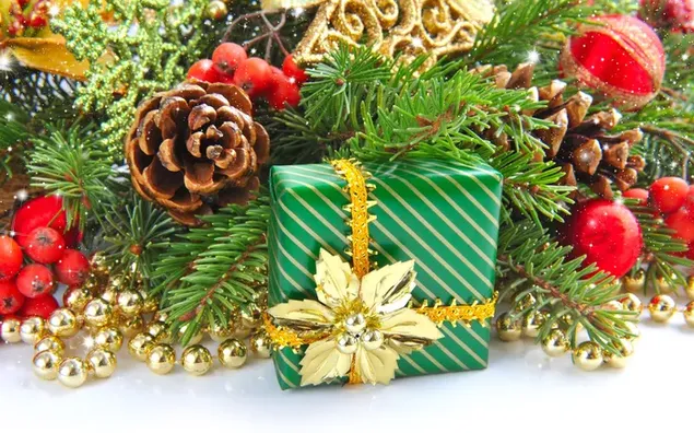 grune, goldene und rote weihnachtsdekorationen herunterladen