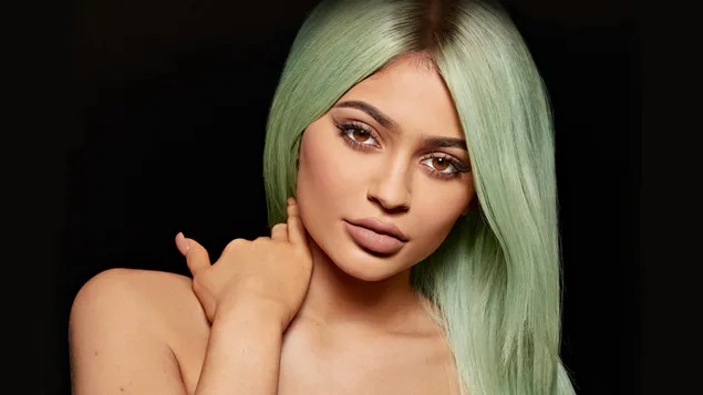 Kylie Jenner de pelo verde 4K fondo de pantalla