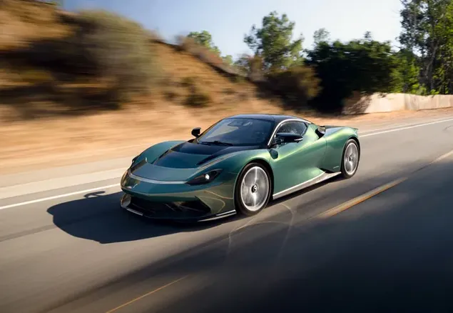 Groen Pininfarina Battista op die pad 4K muurpapier