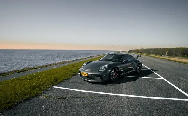海辺に駐車したポルシェgt3 ダウンロード