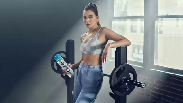 hailee steinfeld | core hydration shoot lataa