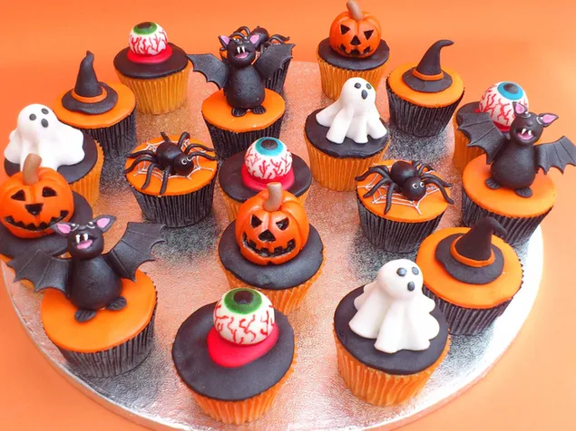 Halloween scary but sweet cupcakes