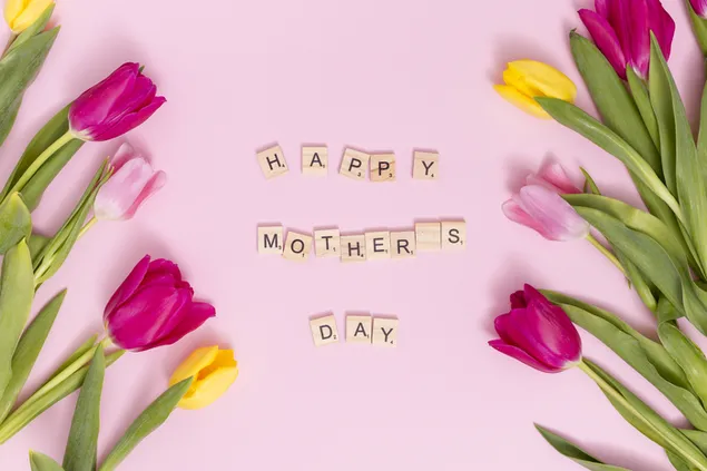 Hình nền Bố cục lời chúc mừng Ngày của mẹ với hoa tulip màu hồng và màu vàng 4K