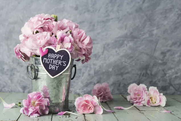 Happy Mother's Day Note und Geschenk Rose im Eimer