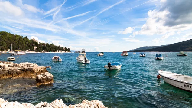 Uosto vaizdas ir valtys 4K ekrano užsklanda