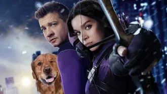 Hawkeye me aktorë Hailey Steinfeld dhe Jeremy Renner dhe një qen HD sfond