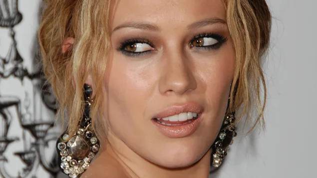 希拉里·達芙特寫 4K 壁紙