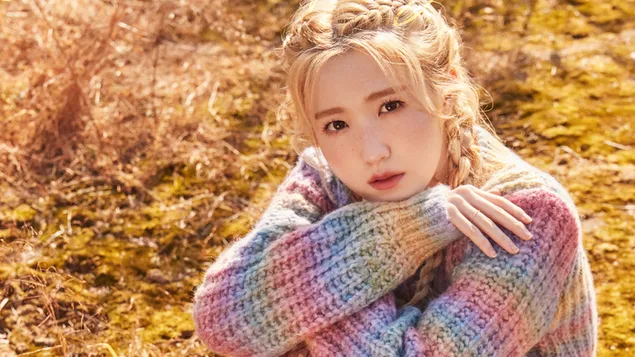 Hitomi ใน MV 'One Reeler Color of Youth' จาก IZ*ONE (วงดนตรีเคป๊อป) 4K วอลเปเปอร์