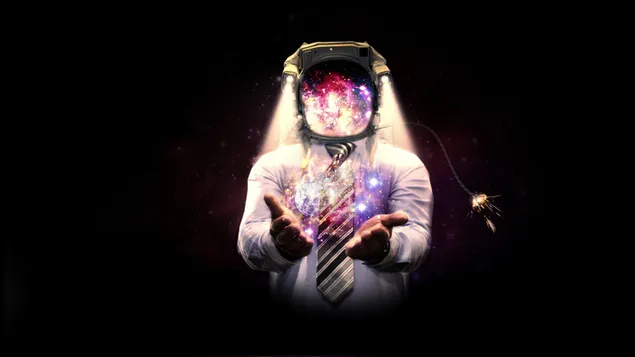 Hombre en traje con casco de astronauta