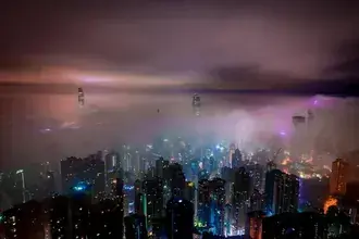 구름 속의 홍콩 4K 배경화면