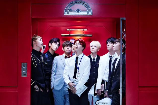 Dàn hot boy nhóm nhạc BTS trong thang máy tải xuống