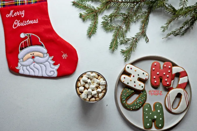Hình nền Choco Marshmallow nóng hổi với bánh quy và vớ màu đỏ của ông già Noel 4K