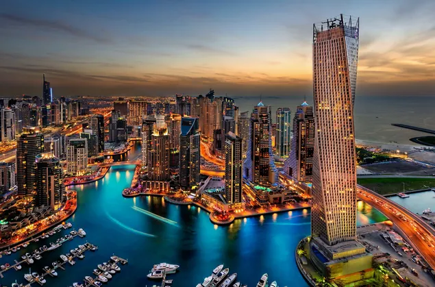 Bangunan besar kota Dubai di dalam air 2K wallpaper
