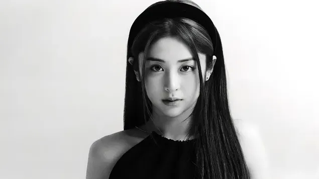 Huh Yunjin - Le Sserafim (Kpop Girls Group | Monochrome BG)
