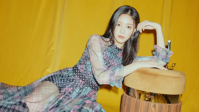 Шпалери Хюнджин у зйомці MV «Paint The Town» (2021) із «Loona» (K-Pop Band) 4K