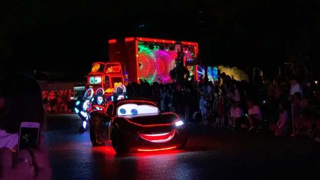 "왕이 마지막 경주를 마쳐야 한다고 생각합니다." - 라이트닝 맥퀸, '카' 4K 배경화면