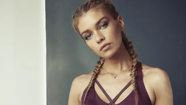Iers model 'Stella Maxwell' in W Magazine-fotoshoot download