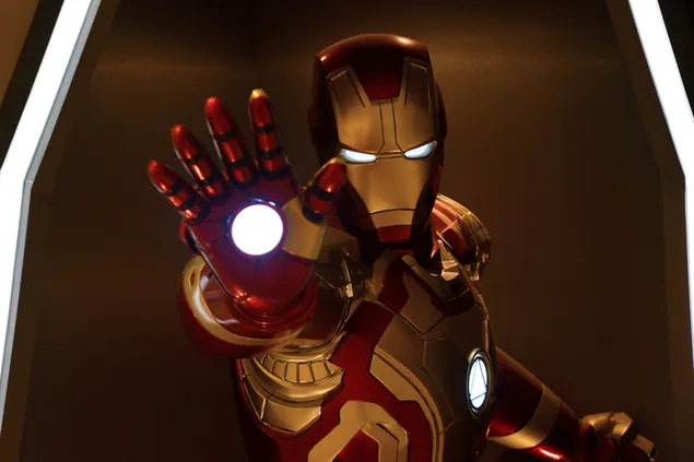 Iron Man: usando sus blásteres manuales