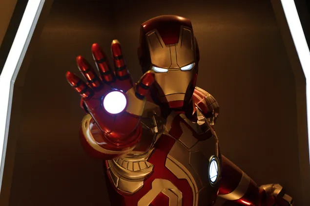 Iron Man: usando i suoi blaster a mano 4K sfondo
