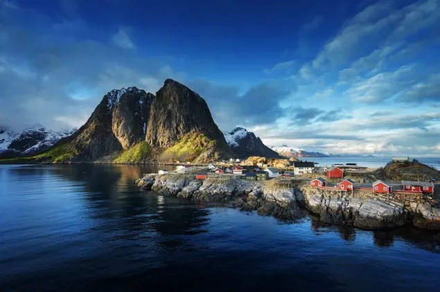 Islas Lofoten noruegas con hermosos paisajes con casas abovedadas frente al mar descargar
