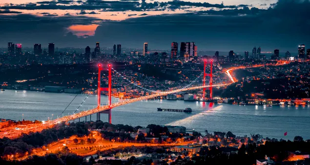 Jembatan Bosporus Istanbul dan lampu kota 4K wallpaper