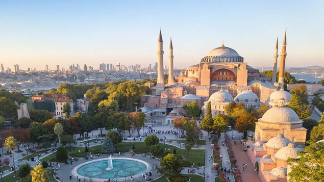 壮大な建築のアヤソフィアモスクと壮大な景色のあるイスタンブール