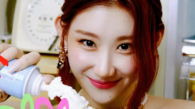 Chaeryeong ITZY dalam Pemotretan MV 'LOCO' (Album - Crazy in Love) 4K wallpaper