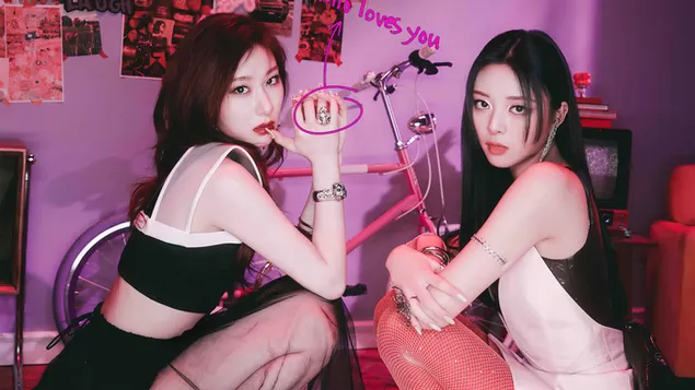 ITZY „Chaeryeong with Yuna“ filme „Mafia in the Morning“ MV Shoot (albumas – atspėk, kas ~2021 m. 4K ekrano užsklanda