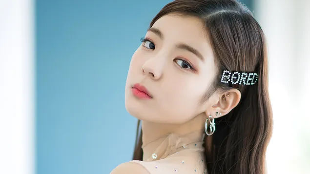 ITZY의 화려한 댄서 '리아' 4K 배경화면