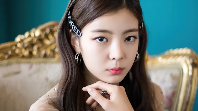 Muat turun Ahli Cantik ITZY 'Lia'
