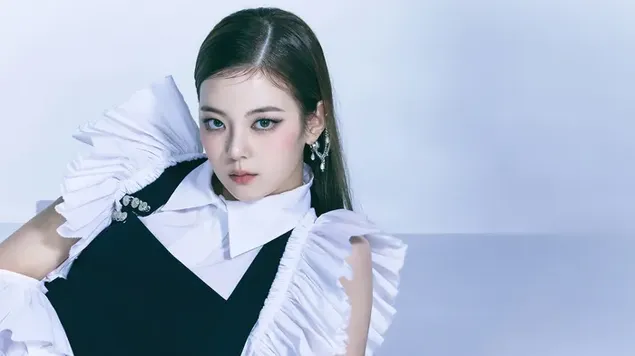 ITZY's Lia in 'Checkmate' album fotoshoot (concept foto) 4K achtergrond