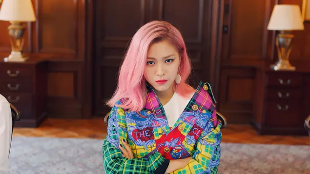 Ryujin iz ITZY-ja u 'IT'z ICY' M/V (Album) 4K pozadina