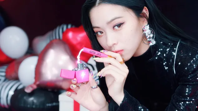 ITZY的Ryujin在'LOCO' MV拍摄（专辑| Crazy in Love） 4K 壁纸