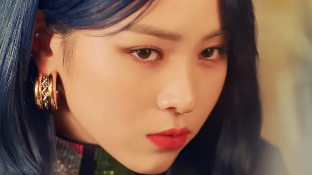 ITZY's Ryujin in 'WANNABE' M/V Shoot (2020) 4K achtergrond