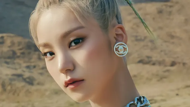 Páipéar balla Yeji ó ITZY i nGrianghrafadóireacht M/V ‘Not Shy’ (2020)4K