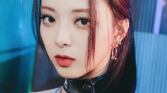 ITZY's Yuna in 'Voltage' Album Fotoshoot 4K achtergrond