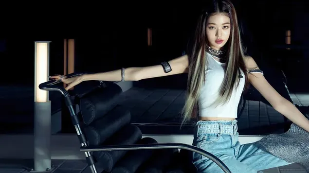 Páipéar balla Wonyoung de chuid IVE in 'After Like' MV Photoshoot4K
