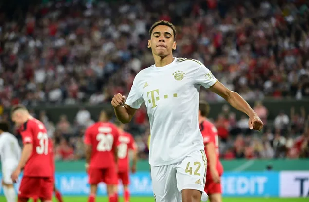 חגיגת שער ג'מאל מוסיאלה באצטדיון 2K טפט