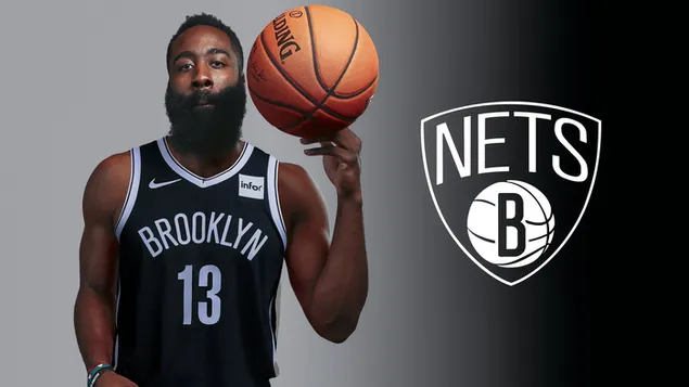 James harden in zwarte jersey van Brooklyn Nets en logo van Brooklyn Nets