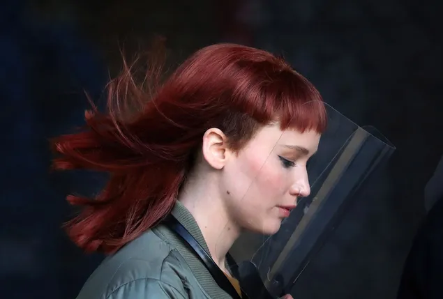 „Џенифер Лоренс“ како д-р Кејт Дибијаски - Не гледај нагоре (филм) 4K тапет